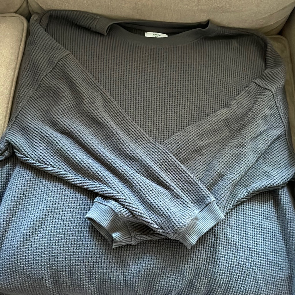 Aerie Gray Waffle Shirt, Size M , Euc